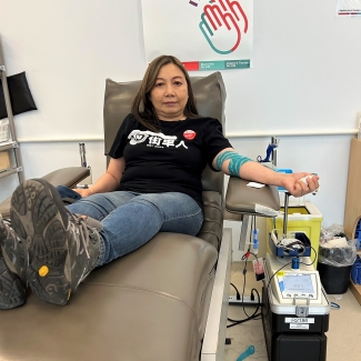 Blood donor giving blood in Richmond Hill