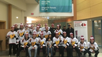 Waywayseecappo Wolverines visit the Winnipeg donor centre.